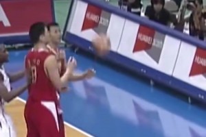 有种降维打击的意思！韦德当年国际赛场面对中国队的统治级表现