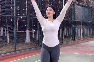 好想单打！什么时候有机会和肘子姐一起打场球😭